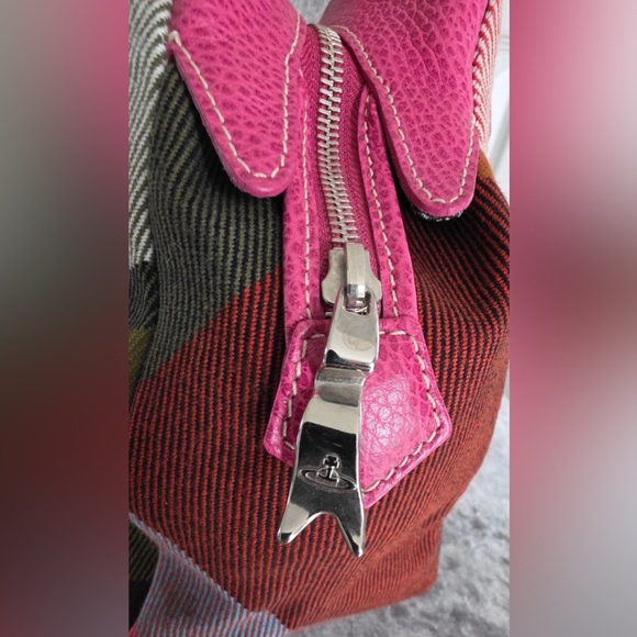 RARE AF! Vivienne Westwood Vintage Tartan Top-Handle Bag with Rare Pin Charm! 🪐 - Picture 6 of 10